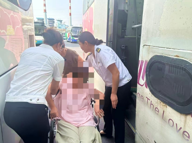 ��������չ�L(f��ng)�ɡ���վ��(w��)�Tů�Ď��� ����ĸŮ����·