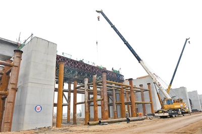 ��տ�F·ꖽ�վ�������s�M(j��n)�� վ���������ڱ��µ���ͨ